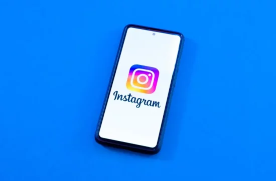 How to make videos play automatically on Instagram story